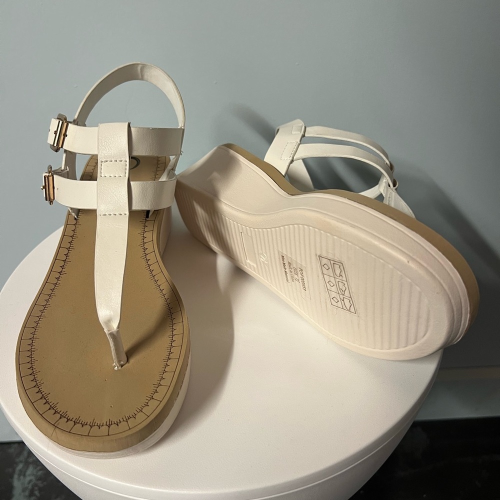 Brand New, Journee Collection white wedge sandal